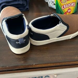 Oshkosh boys shoes